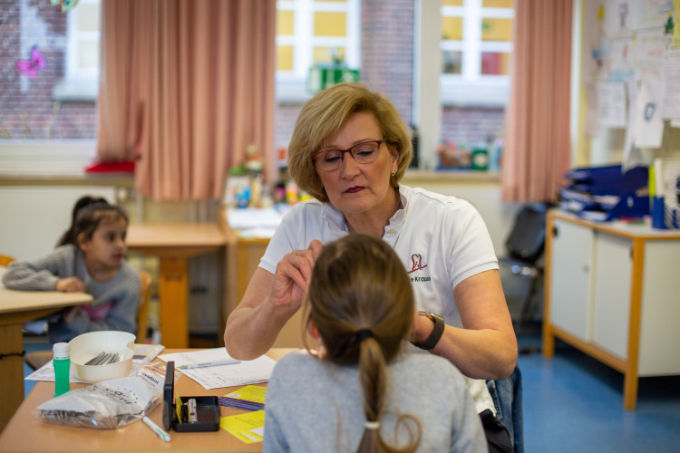 25 Jahre im Dienst für Gifhorns Milchzähne - Zahnärztin Heike Krause klappert fleißig Schulen und Kitas ab