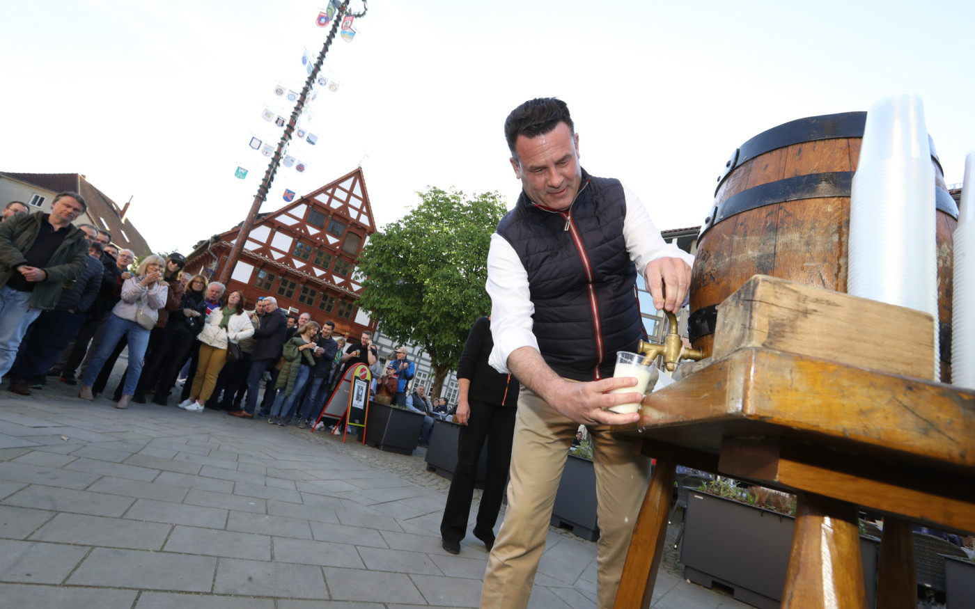 30 Liter Freibier, Baum aufstellen, Party bis Mitternacht: Am 30. April steigt wieder der Tanz in den Mai auf dem Gifhorner Marktplatz