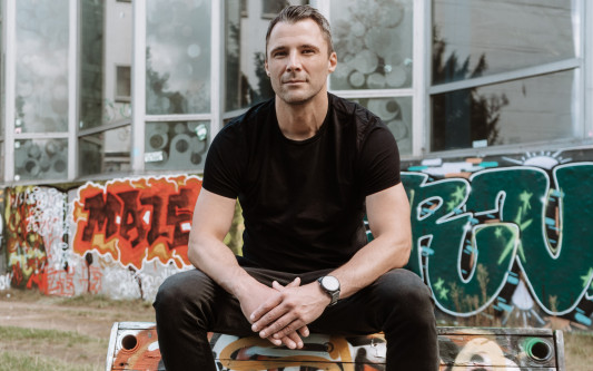 30 rasante Storys aus Wolfsburg voller Auf-die-Fresse-Heckmeck: KURT-Rezension zu Timo Quantes Kurzgeschichtensammlung