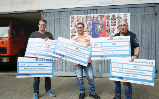 55 Schützen sammeln 1500 Euro -  1. Zug USK trägt die ausgebliebene Schützenfest-Umlage für gute Zwecke zusammen