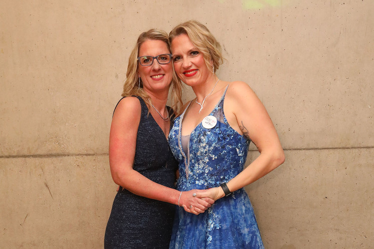 650 Gäste feiern vergnügt den Apfelsinenball 2024 - Das sind die schönsten Bilder aus Gifhorns Stadthalle