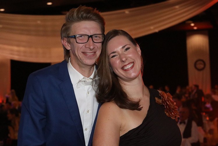 650 Gäste feiern vergnügt den Apfelsinenball 2024 - Das sind die schönsten Bilder aus Gifhorns Stadthalle