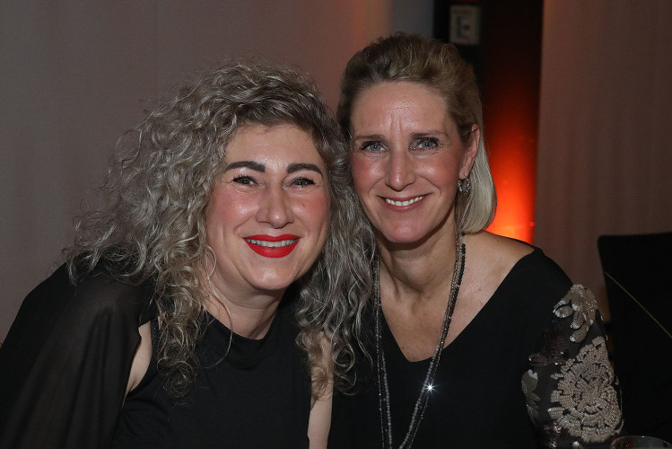 650 Gäste feiern vergnügt den Apfelsinenball 2024 - Das sind die schönsten Bilder aus Gifhorns Stadthalle
