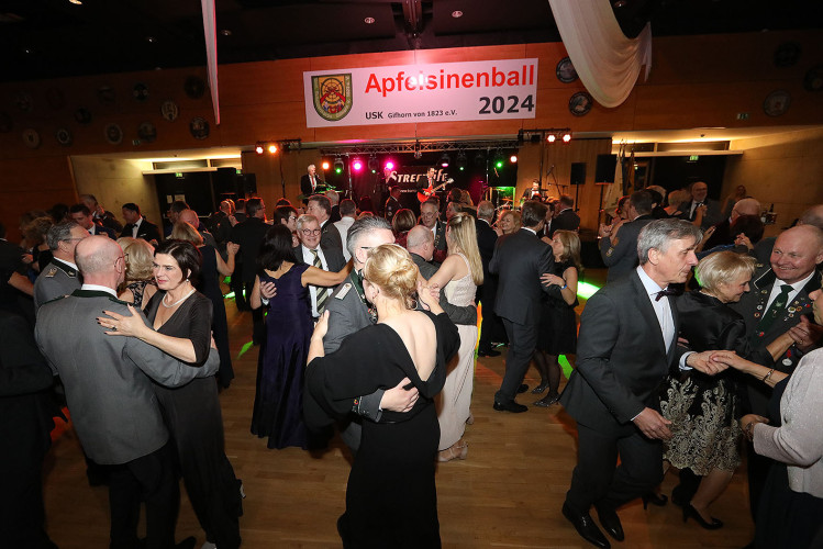 650 Gäste feiern vergnügt den Apfelsinenball 2024 - Das sind die schönsten Bilder aus Gifhorns Stadthalle