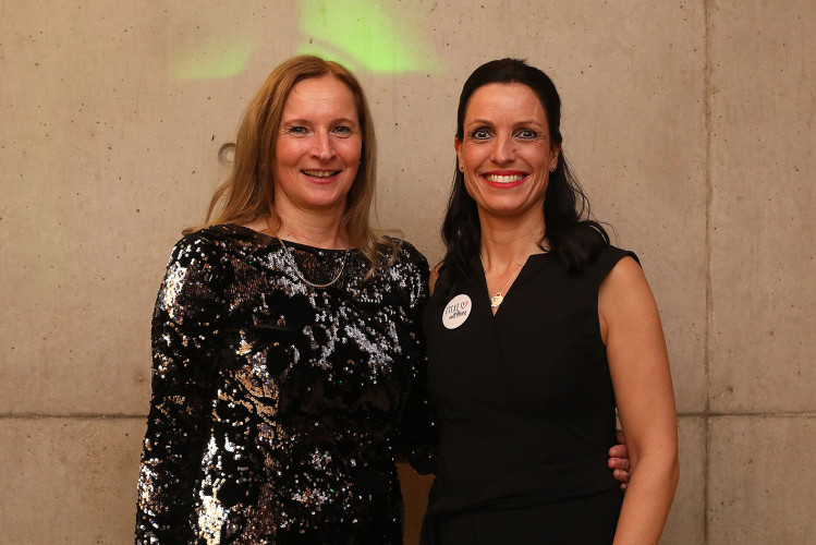 650 Gäste feiern vergnügt den Apfelsinenball 2024 - Das sind die schönsten Bilder aus Gifhorns Stadthalle