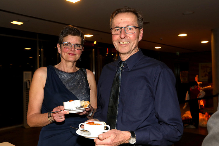 650 Gäste feiern vergnügt den Apfelsinenball 2024 - Das sind die schönsten Bilder aus Gifhorns Stadthalle
