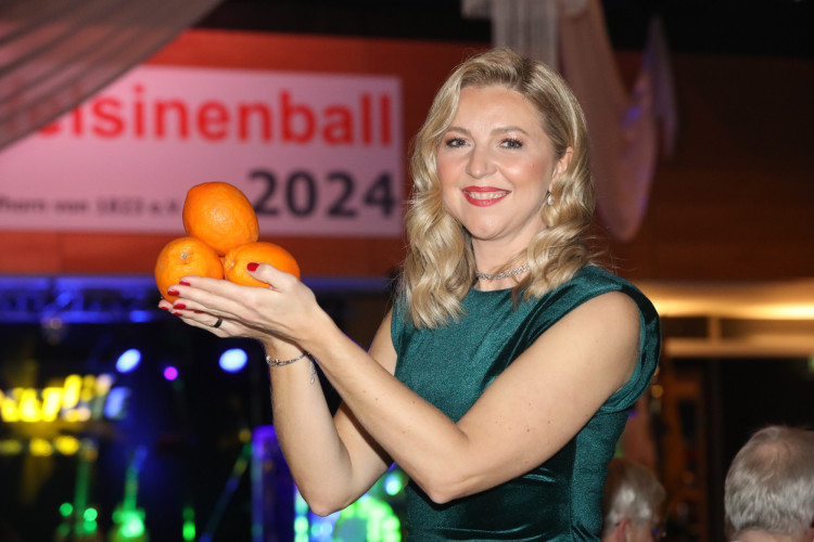 650 Gäste feiern vergnügt den Apfelsinenball 2024 - Das sind die schönsten Bilder aus Gifhorns Stadthalle