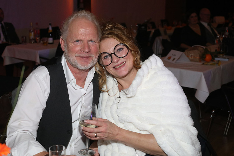 650 Gäste feiern vergnügt den Apfelsinenball 2024 - Das sind die schönsten Bilder aus Gifhorns Stadthalle
