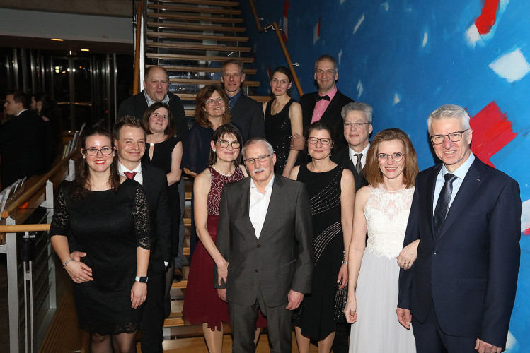 650 Gäste feiern vergnügt den Apfelsinenball 2024 - Das sind die schönsten Bilder aus Gifhorns Stadthalle