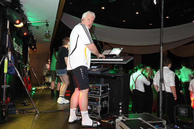 650 Gäste feiern vergnügt den Apfelsinenball 2024 - Das sind die schönsten Bilder aus Gifhorns Stadthalle