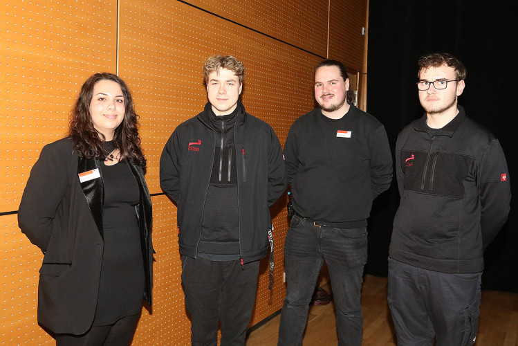 650 Gäste feiern vergnügt den Apfelsinenball 2024 - Das sind die schönsten Bilder aus Gifhorns Stadthalle