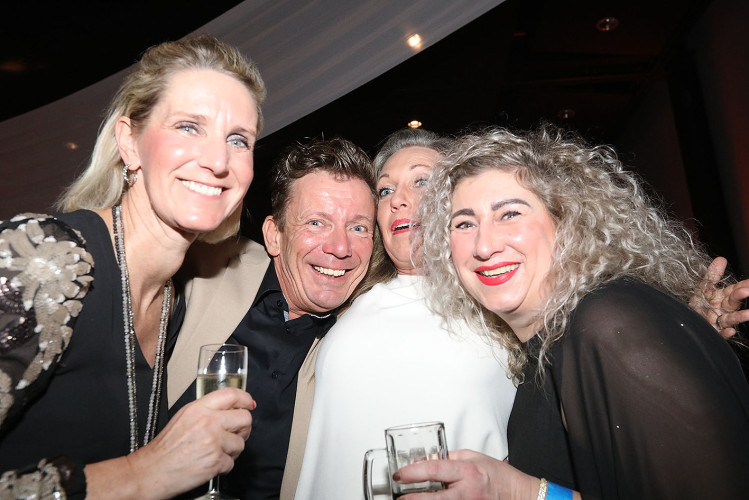 650 Gäste feiern vergnügt den Apfelsinenball 2024 - Das sind die schönsten Bilder aus Gifhorns Stadthalle
