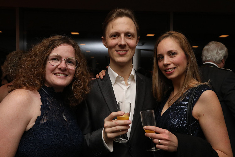 650 Gäste feiern vergnügt den Apfelsinenball 2024 - Das sind die schönsten Bilder aus Gifhorns Stadthalle