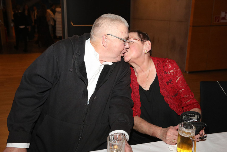 650 Gäste feiern vergnügt den Apfelsinenball 2024 - Das sind die schönsten Bilder aus Gifhorns Stadthalle