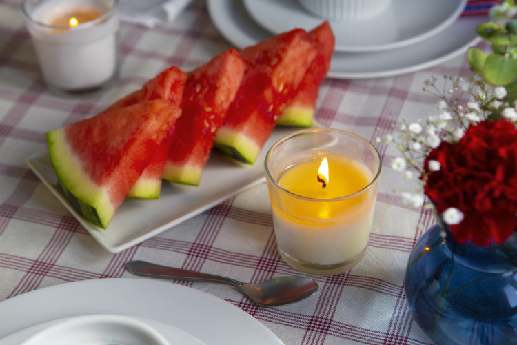 7 schnelle Tipps von KURT für ein sommerliches Frühstück mit Mangoviertel, Körnerbrötchen und Schokocreme