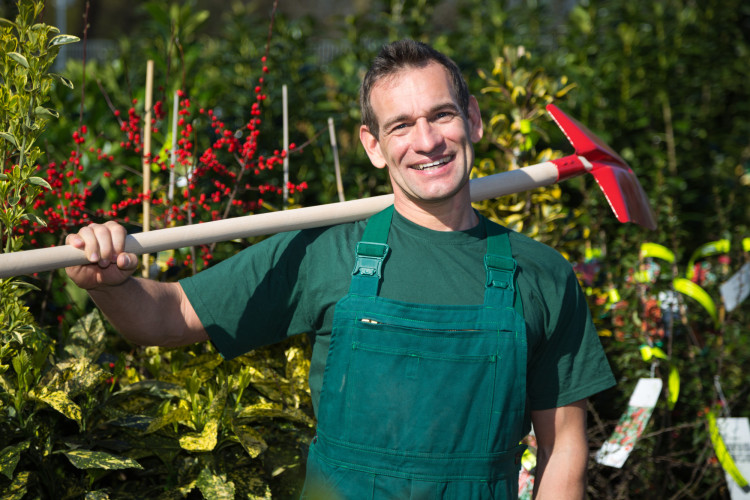 7 Tipps, um den Garten auf Vordermann zu bringen: KURT zieht sich seine trittfesten Gummistiefel an und legt richtig los