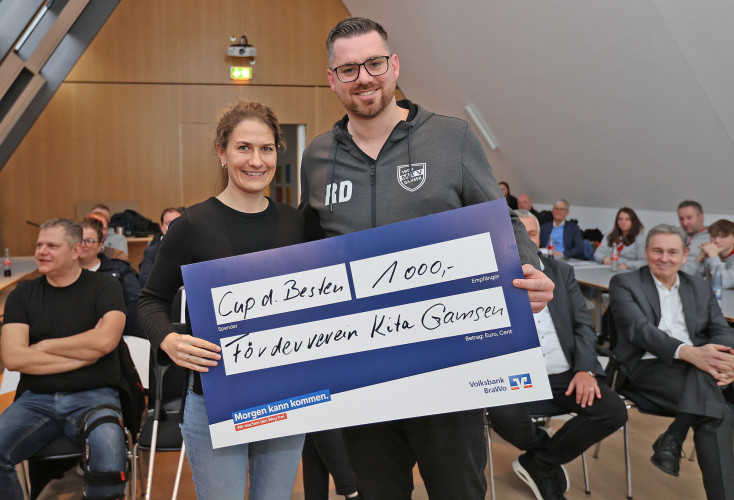 9000 Euro für 12 gute Zwecke: MTV Gamsen und Sport KURT überreichen die Erlöse vom Cup der Besten