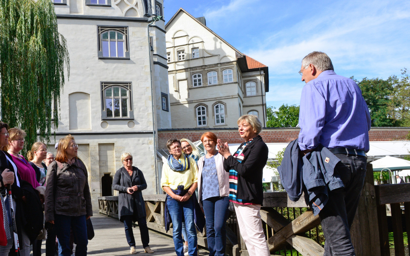 Ab an die frische Luft: Jeden Freitag gibt's geführte Stadttouren durch unser Gifhorn