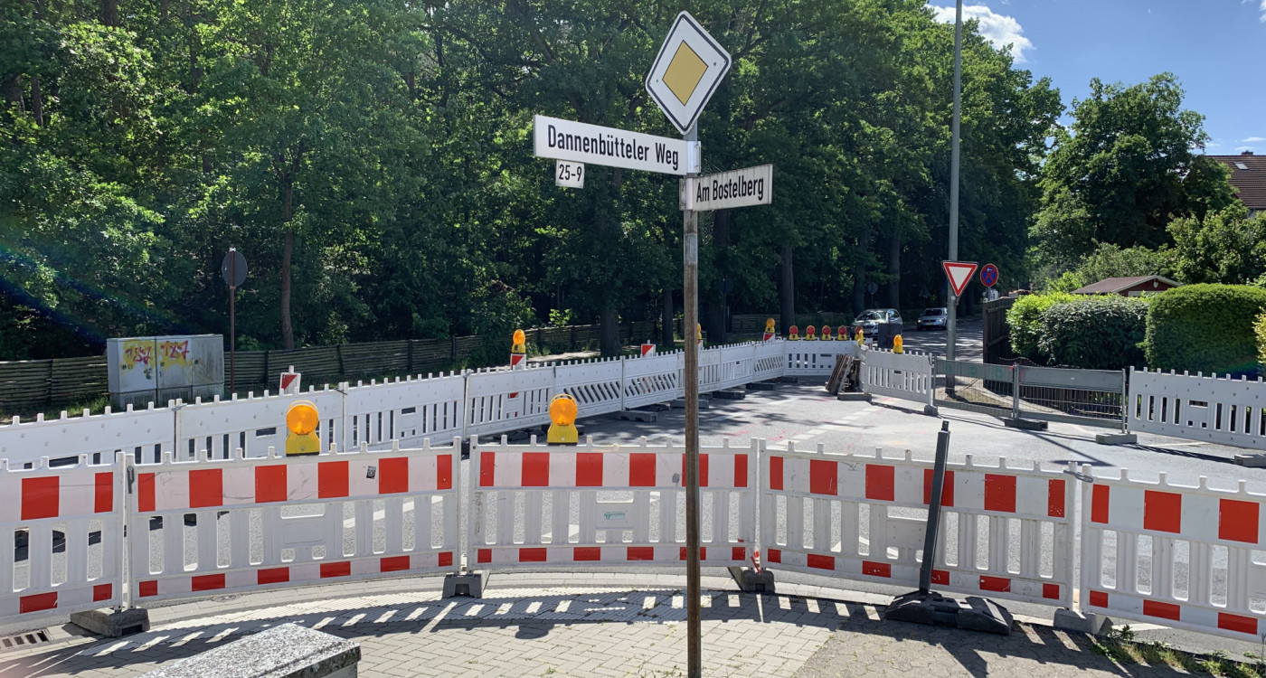 Achtung, der Kanal ist eingebrochen - Dannenbütteler Weg halbseitig gesperrt