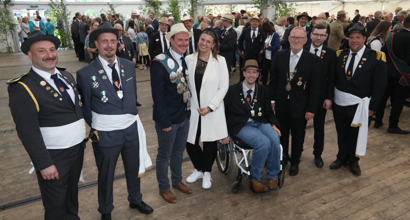 Albträume von der Abgabe der Königskette: Sven Jacobs ist der einzige, der länger aufs Schützenfest in Kästorf warten könnte