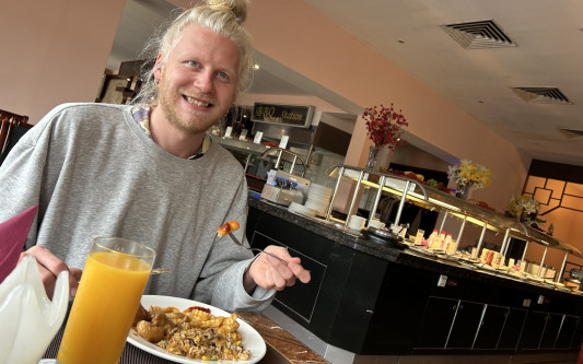 All-you-can-eat bis der Boden vibriert: Das Restaurant Mr. Lee in Gamsen feiert mit seinem Buffet ein Umami-Festival