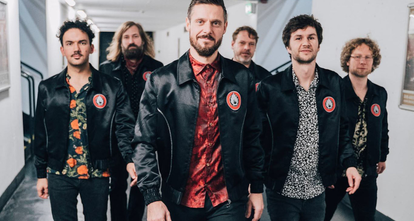 Altstadtfest-Freitag: Afterburner covern sich auf der Rathaus-Bühne in den Rock-Himmel