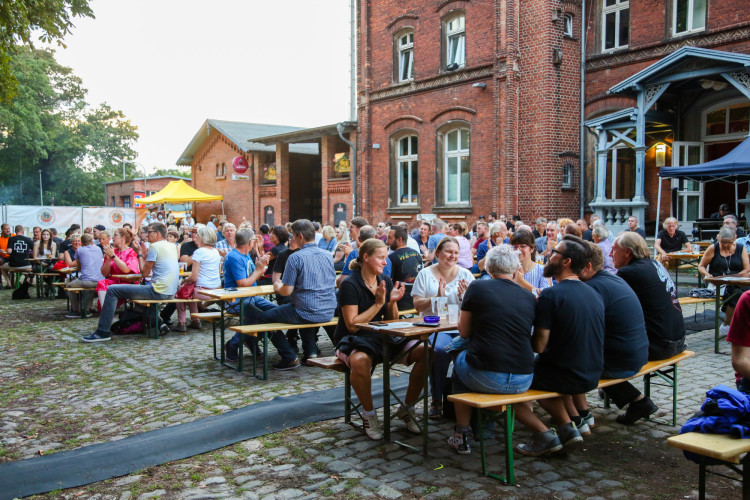 Altstadtfestchen im Gifhorner Kultbahnhof - Die schönsten Fotos in unserer Bildergalerie