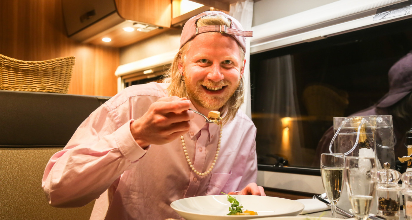 American Cheesecake und Alicia Keys im Wohnmobil: Ein unvergesslicher Abend am Bernsteinsee – Möglich macht‘s das WoMo-Dinner