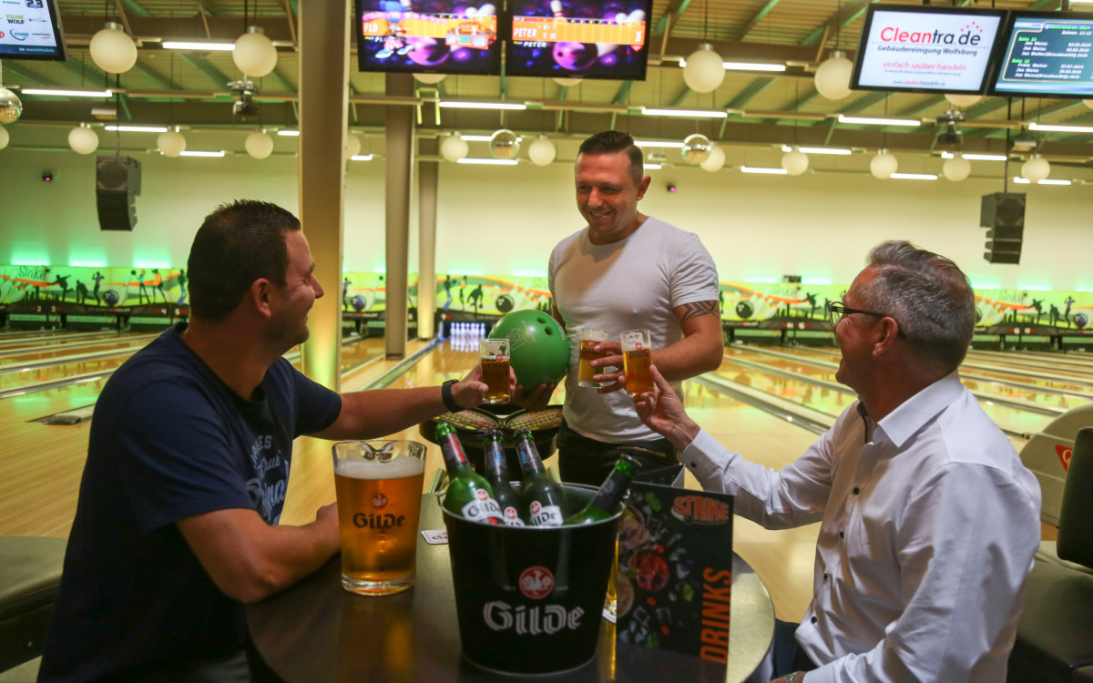 American Way of Life:  Big Burger beim Bowlen - Strike Wolfsburg fährt mit seinem amerikanischen Essen große Geschütze auf
