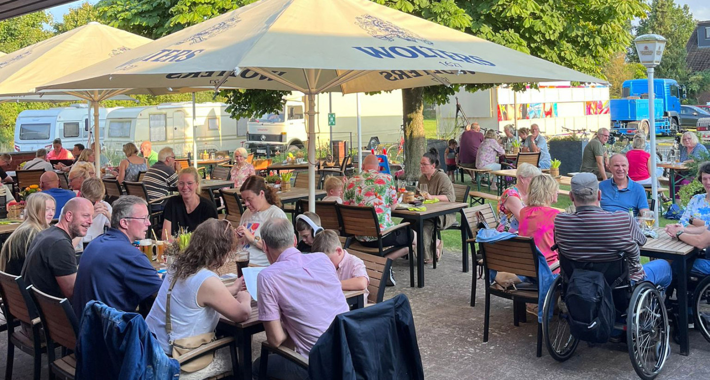 An Himmelfahrt hat die ganze Familie Spaß: Im Dorfkrug Rethen gibt‘s Live-Musik, Spanferkel, Cocktails und Hüpfburg