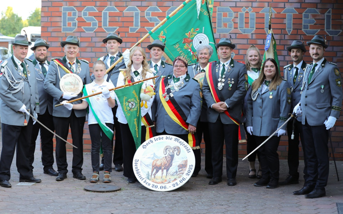 Angefangen als Zugereiste ist sie jetzt die Majestät: Tanja Mittmann liebt das Schützenfest in Isenbüttel