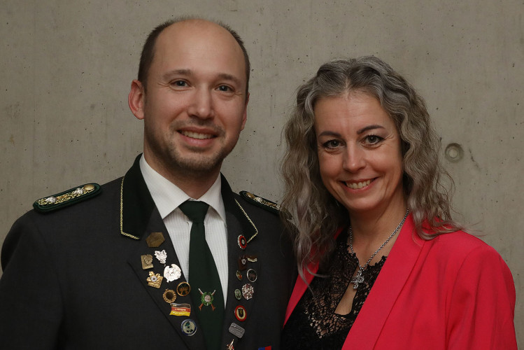 Apfelsinenball: So glamourös feierte das USK das gesellschaftliche Glanzlicht in Gifhorns Stadthalle – KURT zeigt die schönsten Bilder