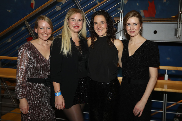 Apfelsinenball: So glamourös feierte das USK das gesellschaftliche Glanzlicht in Gifhorns Stadthalle – KURT zeigt die schönsten Bilder