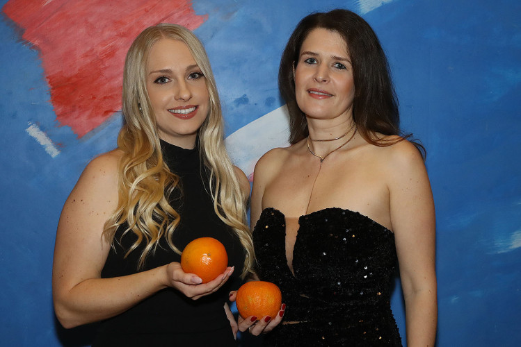 Apfelsinenball: So glamourös feierte das USK das gesellschaftliche Glanzlicht in Gifhorns Stadthalle – KURT zeigt die schönsten Bilder