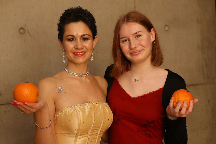 Apfelsinenball: So glamourös feierte das USK das gesellschaftliche Glanzlicht in Gifhorns Stadthalle – KURT zeigt die schönsten Bilder