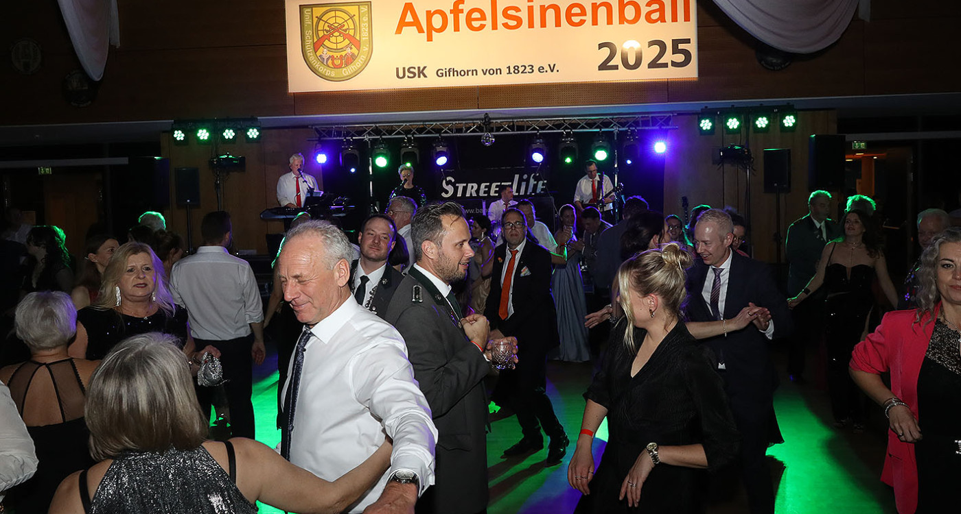 Apfelsinenball: So glamourös feierte das USK das gesellschaftliche Glanzlicht in Gifhorns Stadthalle – KURT zeigt die schönsten Bilder