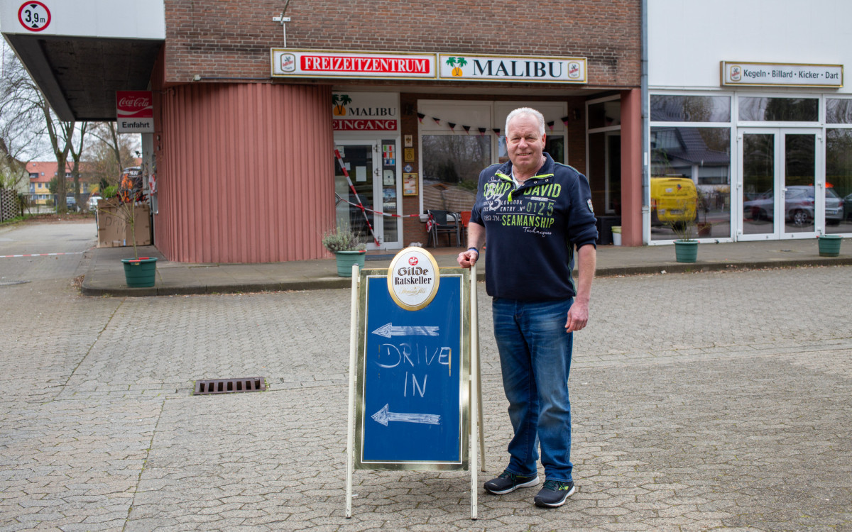 Aus der Cocktailbar des Freizeitzentrums Malibu wird ein Drive-In-Schalter für leckeres Essen