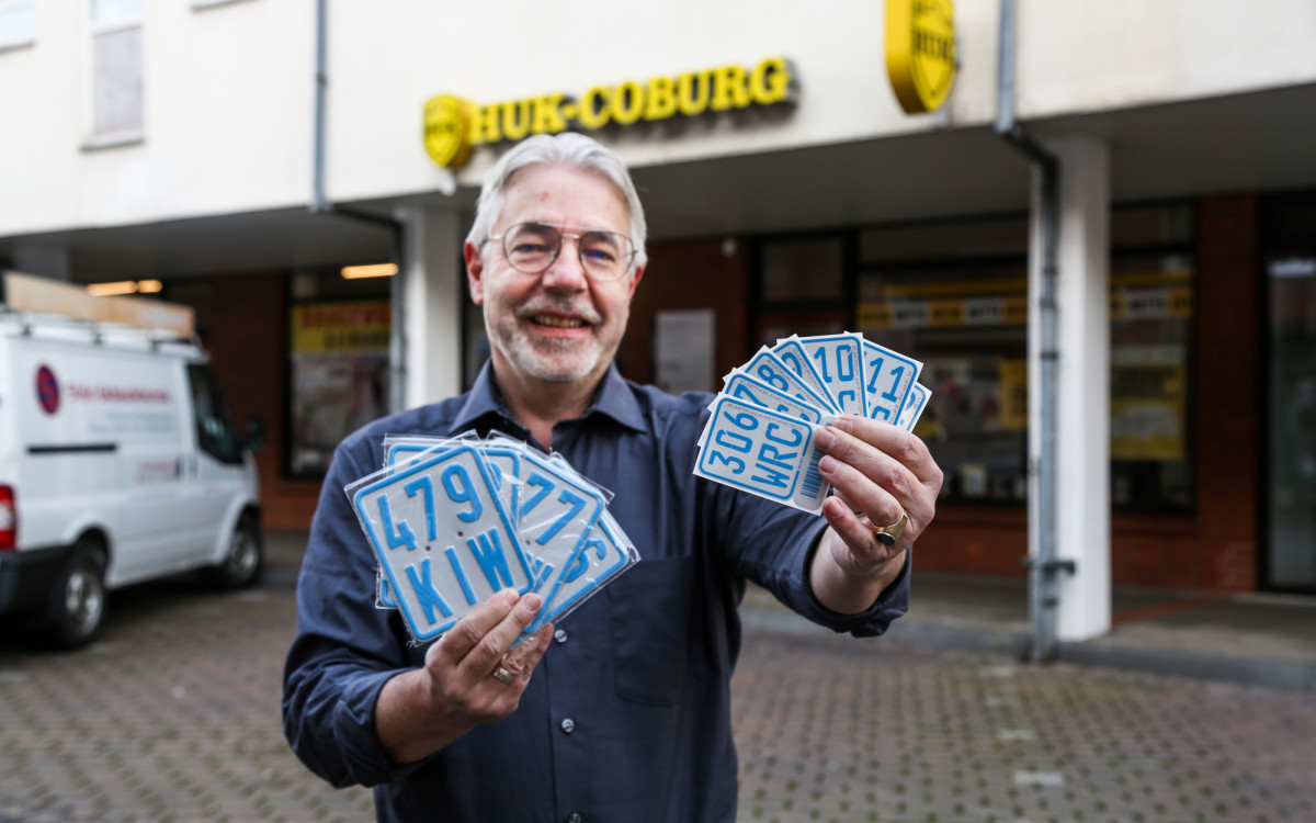 Aus schwarz mach blau: Dieses Schild schützt - Holger Dittombee informiert über den Versicherungsschutz bei Kleinkrafträdern