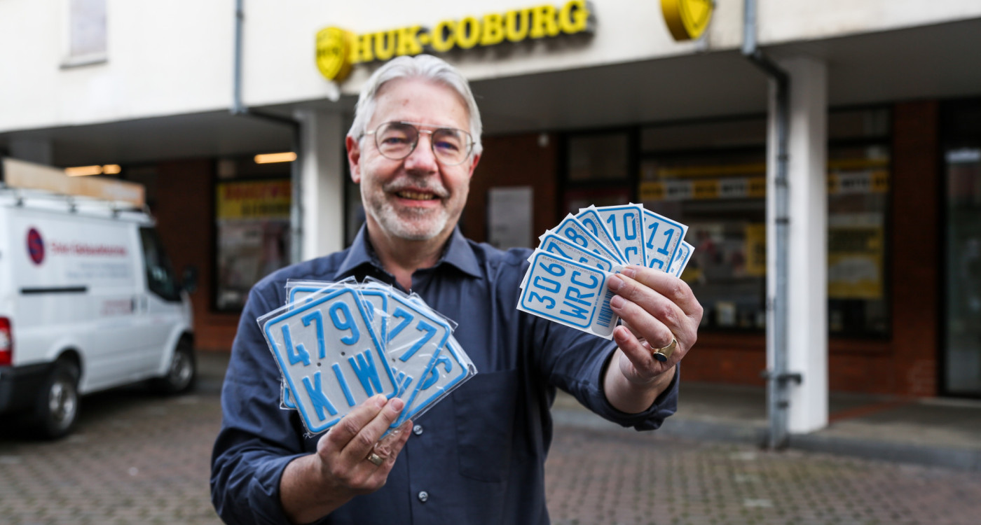 Aus schwarz mach blau: Dieses Schild schützt - Holger Dittombee informiert über den Versicherungsschutz bei Kleinkrafträdern