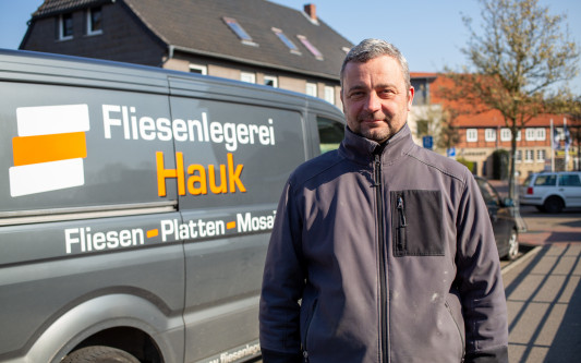 Badsanierungen sowie Reparaturen - Fliesenlegerei Hauk steht zur Verfügung