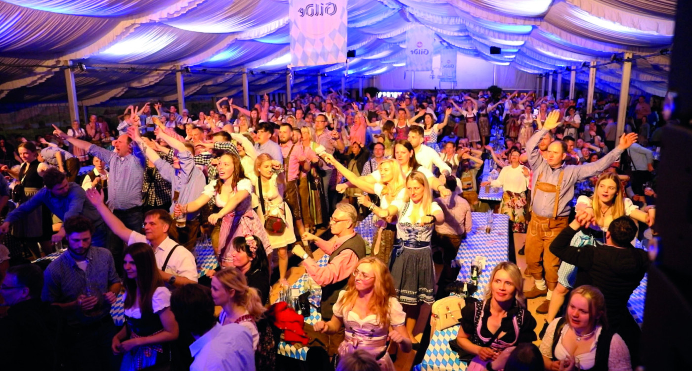 Bayern mitten in Isenbüttel: Mädl und Bub sind geladen zur Frühlingswiesn von Roth Catering & Events