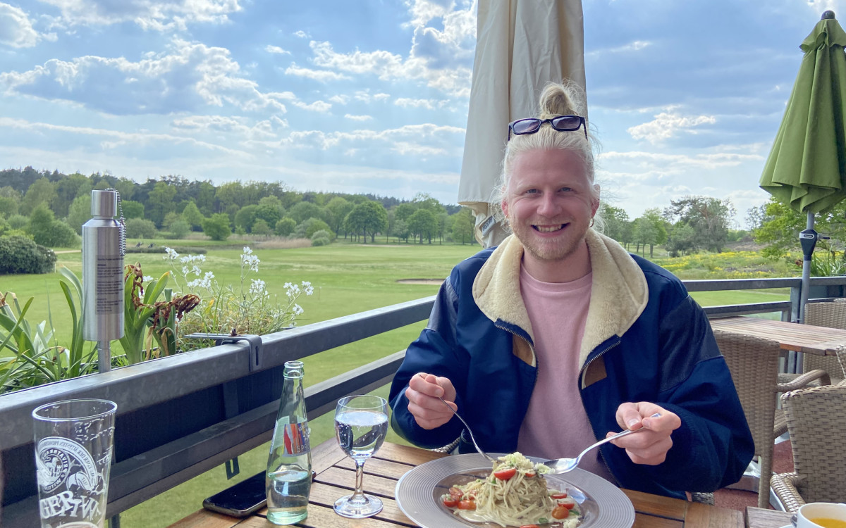 Bei dieser Aussicht sehnt man sich nach Florida: Das Birdie beim Golfclub Gifhorn ist Diner, Sportsbar und Restaurant in einem