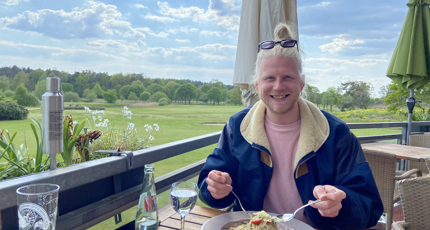 Bei dieser Aussicht sehnt man sich nach Florida: Das Birdie beim Golfclub Gifhorn ist Diner, Sportsbar und Restaurant in einem