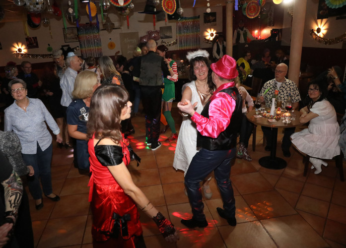 Bei Micha: Bunte Faschingsparty sorgt für vergnügliche Nacht