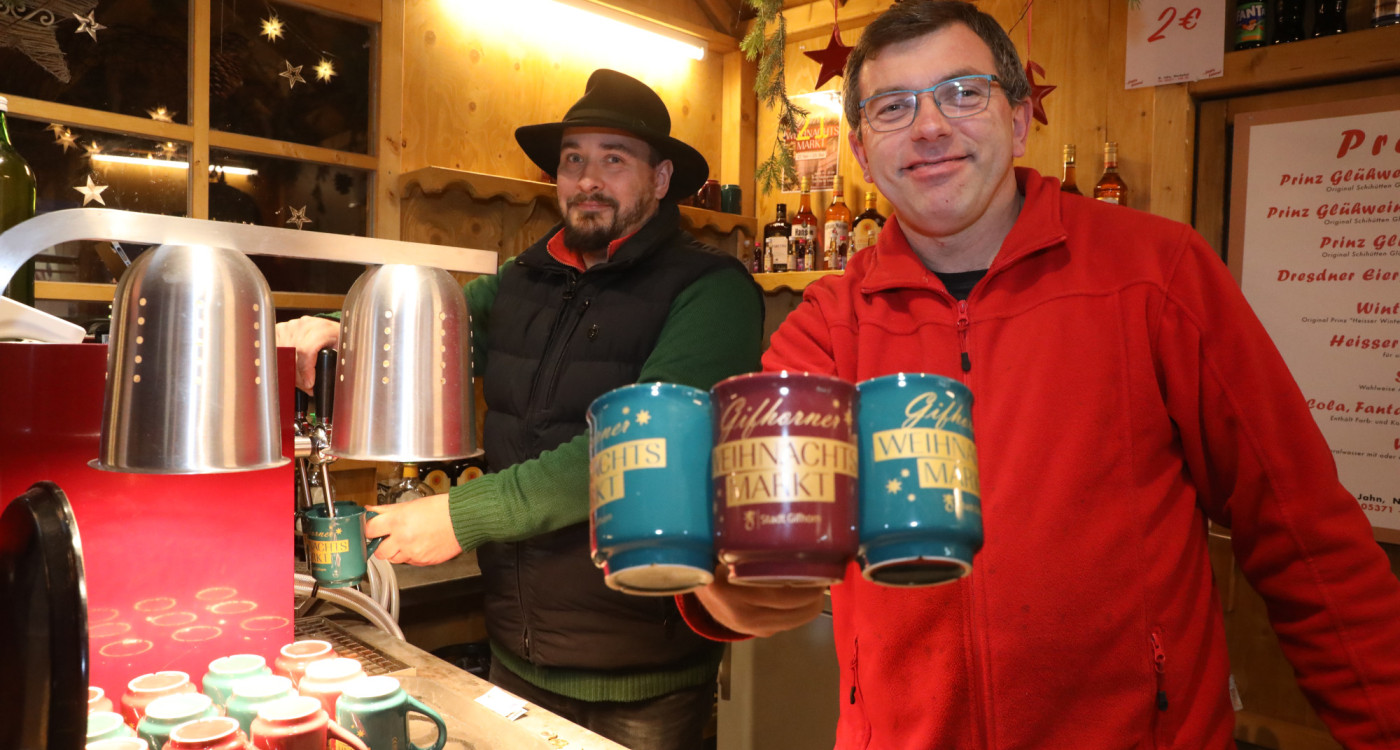 Bei uns am Stand kommen alle zusammen: Weihnachtsmarkt-Budenbetreiber Gerd Jahn aus Neubokel im KURT-Interview