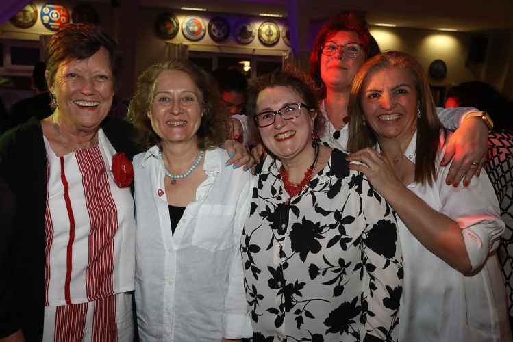 Beste Stimmung und volles Tanzparkett: KURT zeigt die schönsten Bilder vom Internationalen Frauentag in Gifhorns BSK-Saal