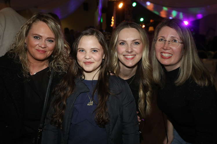 Beste Stimmung und volles Tanzparkett: KURT zeigt die schönsten Bilder vom Internationalen Frauentag in Gifhorns BSK-Saal