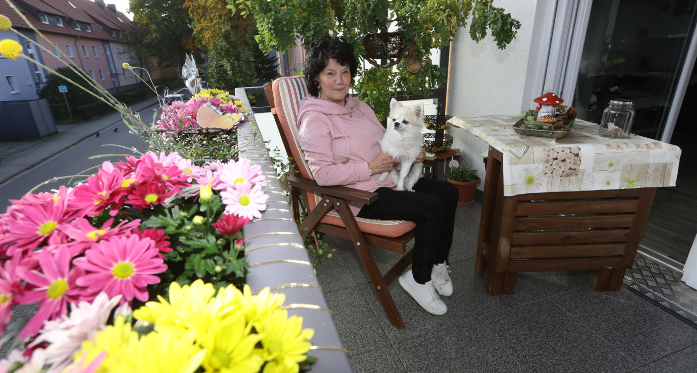 Besuch wird auf dem Balkon empfangen - Margitta Gehrke ist Finalistin beim Gifhorner Balkon-Wettbewerb