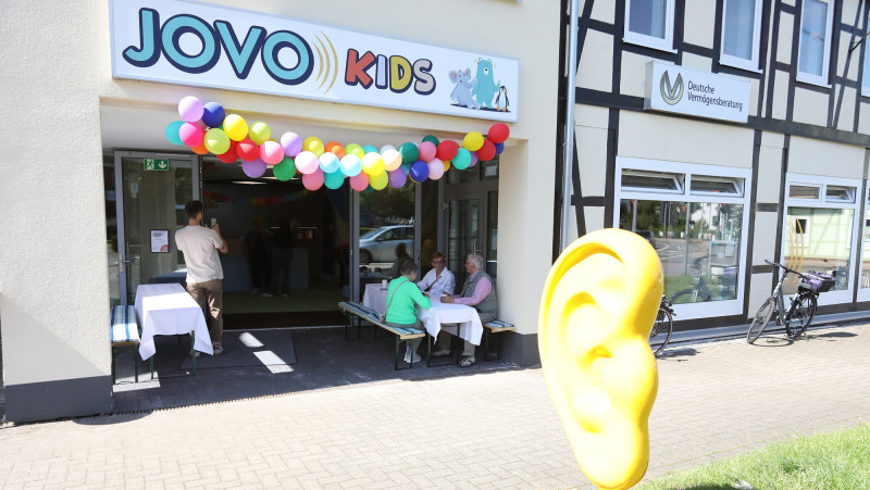 Bildergalerie mit Bällebad und Ritterburg-Rutsche: JOVO Kids eröffnet am Gifhorner Schillerplatz
