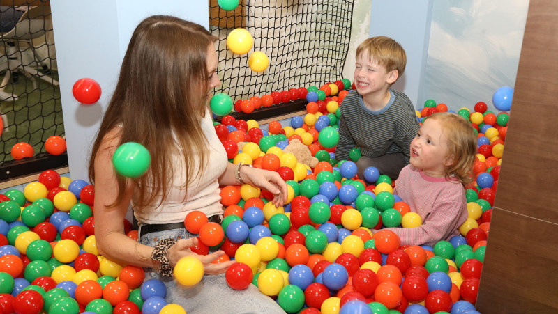 Bildergalerie mit Bällebad und Ritterburg-Rutsche: JOVO Kids eröffnet am Gifhorner Schillerplatz
